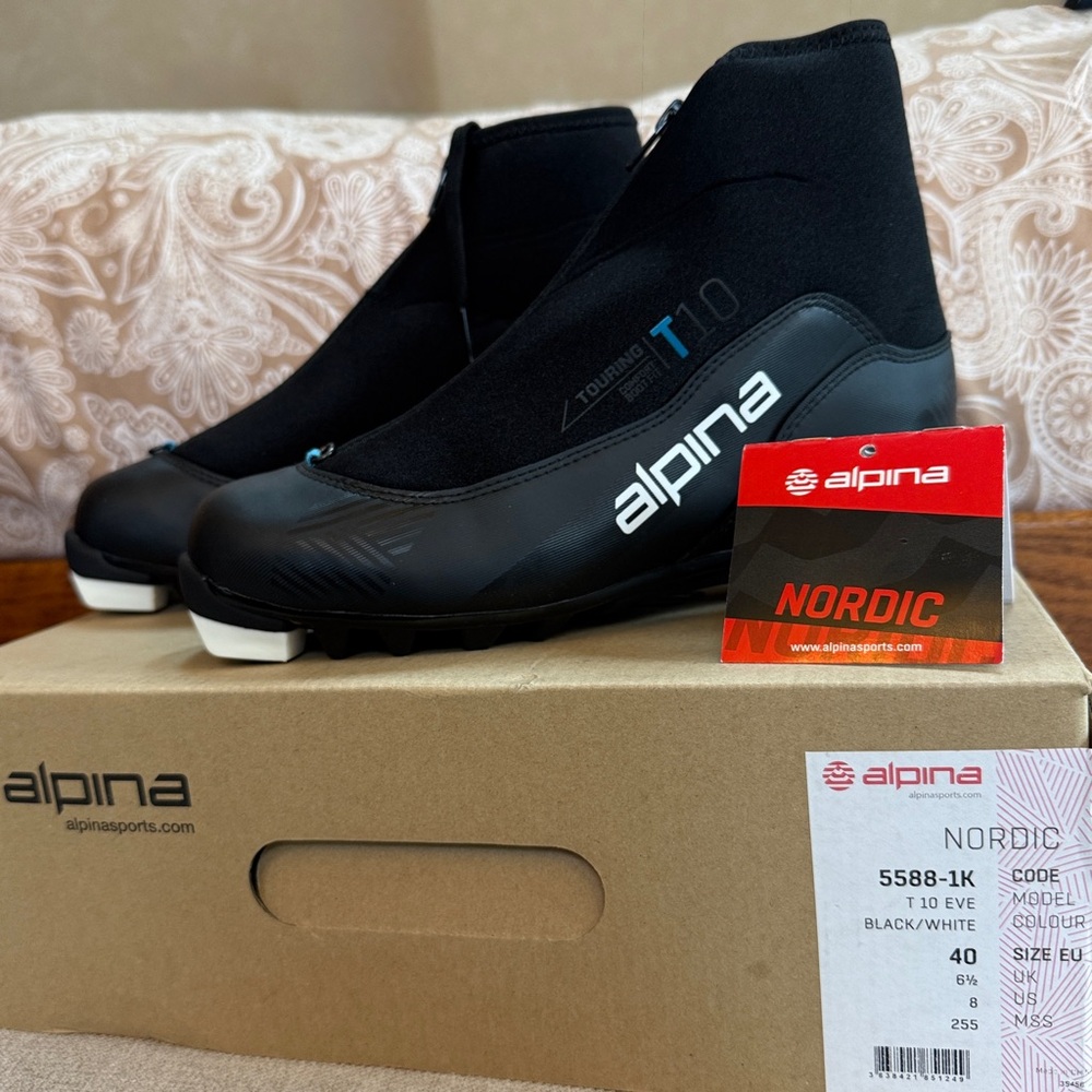 Woman’s Alpina T-10 Eve Size 8  Black Nordic Touring Ski Boots. 2026 model